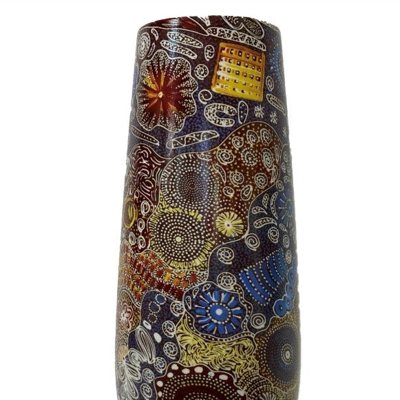 Elegant ceramic vase with a smooth, glossy finish and a minimalist design, perfect for home decor and floral arrangements.